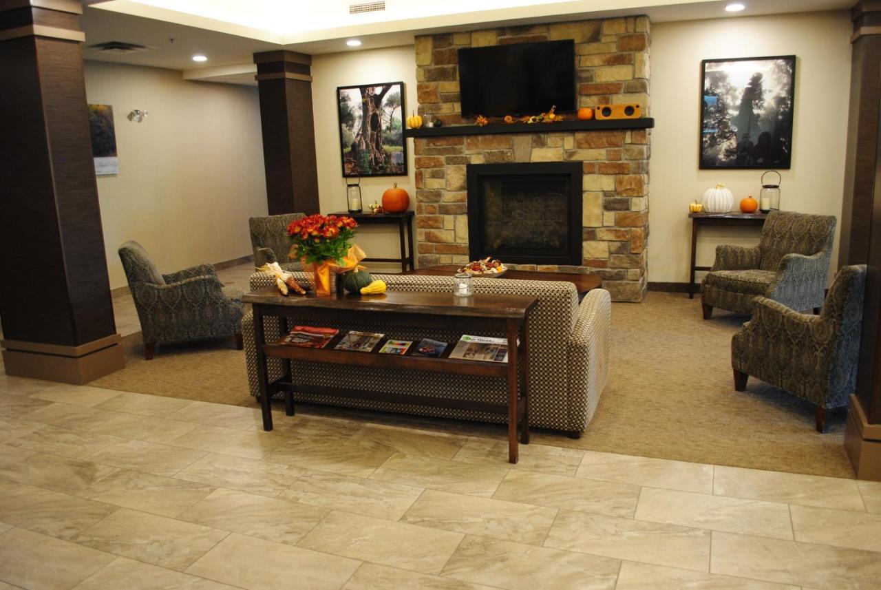 Days Inn & Suites By Wyndham Lindsay Dış mekan fotoğraf